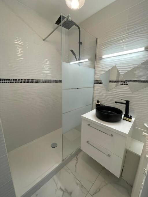 Appartement 2 Pieces, Salon Et Chambre, 44M2 Refait A Neuf Clichy Extérieur photo