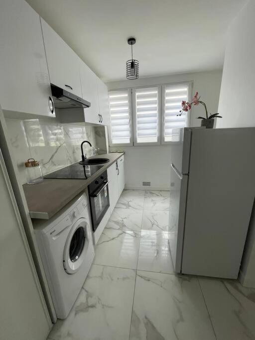 Appartement 2 Pieces, Salon Et Chambre, 44M2 Refait A Neuf Clichy Extérieur photo